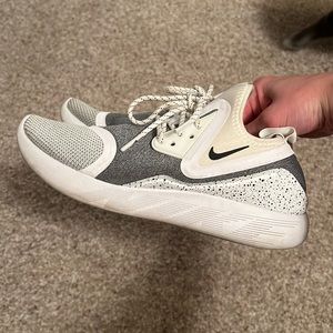Like new women’s Nike running shoes